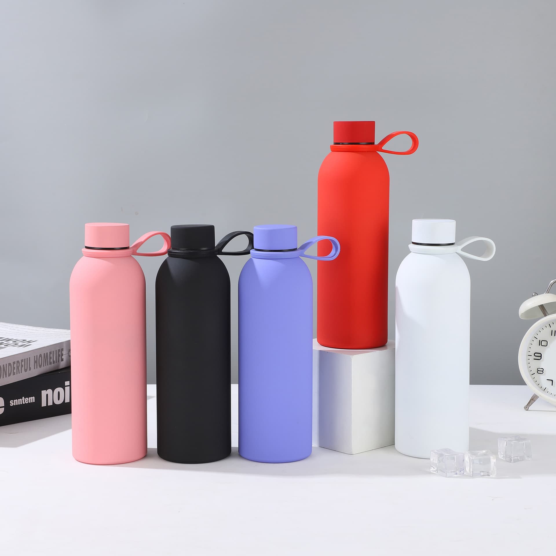 Taşınabilir 750ml açık spor su bardağı yeni kauçuk boya 304 paslanmaz çelik termos küçük ağız seyahat için düz tasarım